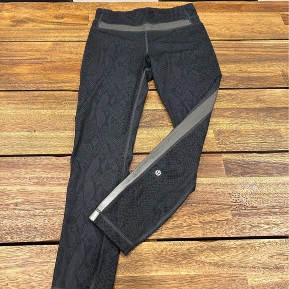 LULULEMON snakeskin pattern leggings. Size 6. Black and charcoal. Reflective. 3 - Picture 1 of 11